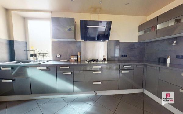 MAISON 6 PIÈCES+GRANDE CAVE VOUTEE, CALME, PARKING, BEAUCOUP DE POTENTIEL!