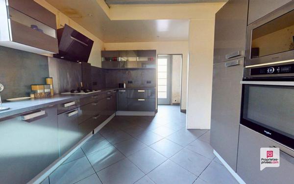 MAISON 6 PIÈCES+GRANDE CAVE VOUTEE, CALME, PARKING, BEAUCOUP DE POTENTIEL!