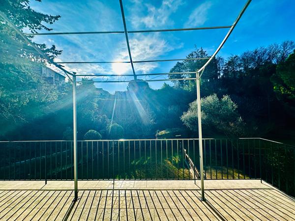 MONTAGNAC Villa de 131 m² avec jardin arboré et grand garage de 95m²