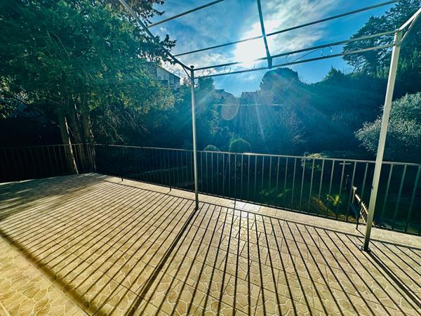 MONTAGNAC Villa de 131 m² avec jardin arboré et grand garage de 95m²