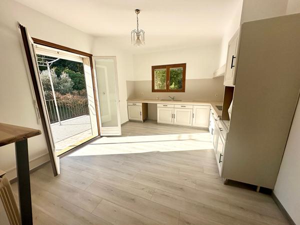 MONTAGNAC Villa de 131 m² avec jardin arboré et grand garage de 95m²