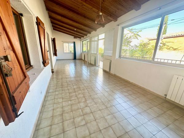 MONTAGNAC Villa de 131 m² avec jardin arboré et grand garage de 95m²