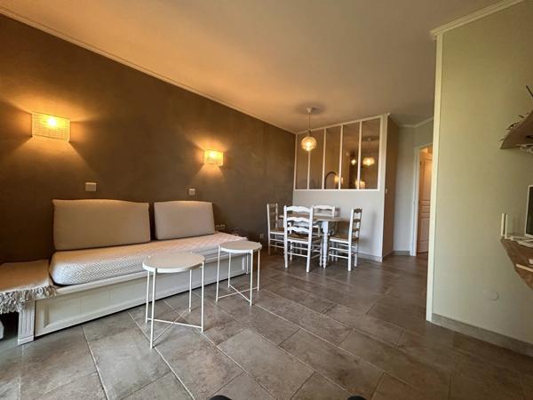 Golf de Pont Royal vue sur le lac,calme absolu, jardin privatif