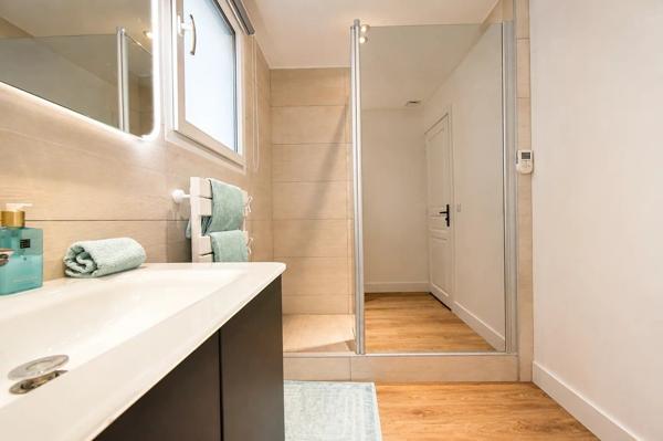 Vente                                                      Maison
                        
                     6 pièces                      150 m2                     à Bourgoin-Jallieu