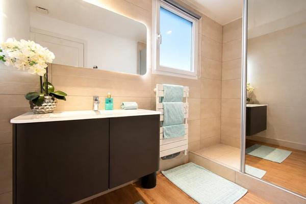Vente                                                      Maison
                        
                     6 pièces                      150 m2                     à Bourgoin-Jallieu