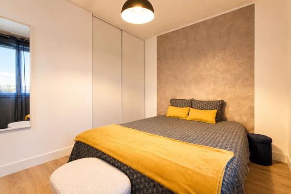 Vente                                                      Maison
                        
                     6 pièces                      150 m2                     à Bourgoin-Jallieu