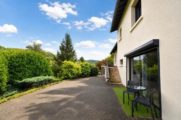 Vente                                                      Maison
                        
                     6 pièces                      150 m2                     à Bourgoin-Jallieu