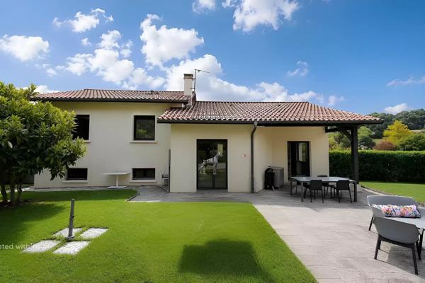 Vente                                                      Maison
                        
                     6 pièces                      150 m2                     à Bourgoin-Jallieu