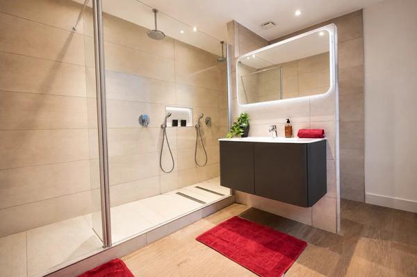 Vente                                                      Maison
                        
                     6 pièces                      150 m2                     à Bourgoin-Jallieu