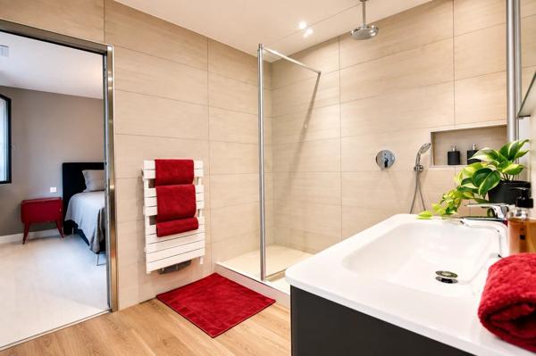 Vente                                                      Maison
                        
                     6 pièces                      150 m2                     à Bourgoin-Jallieu