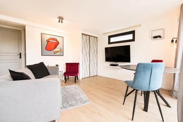 Vente                                                      Maison
                        
                     6 pièces                      150 m2                     à Bourgoin-Jallieu