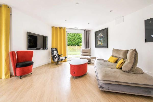 Vente                                                      Maison
                        
                     6 pièces                      150 m2                     à Bourgoin-Jallieu