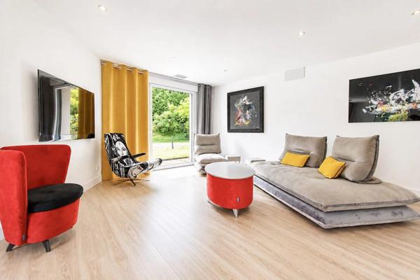 Vente                                                      Maison
                        
                     6 pièces                      150 m2                     à Bourgoin-Jallieu