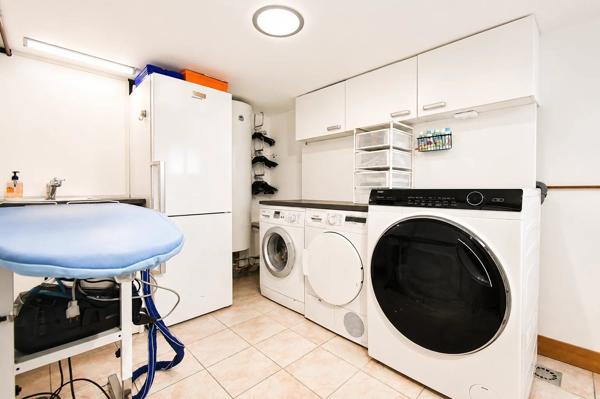 Vente                                                      Maison
                        
                     6 pièces                      150 m2                     à Bourgoin-Jallieu