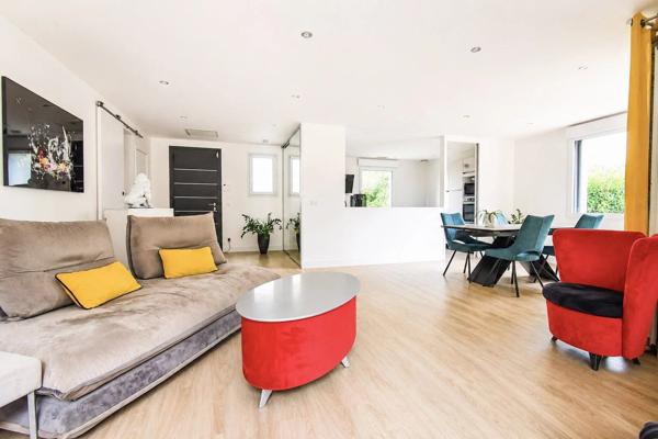Vente                                                      Maison
                        
                     6 pièces                      150 m2                     à Bourgoin-Jallieu