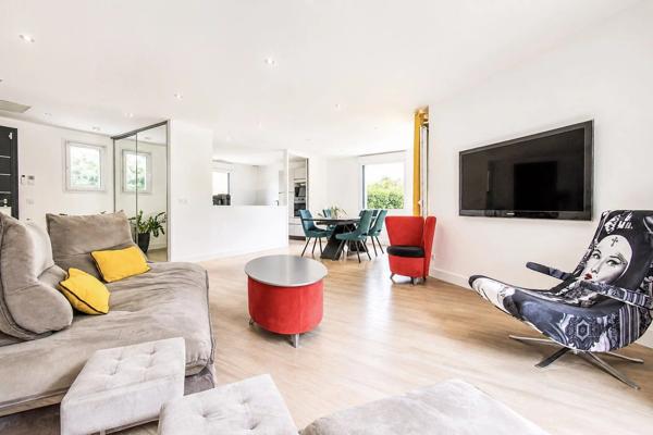 Vente                                                      Maison
                        
                     6 pièces                      150 m2                     à Bourgoin-Jallieu