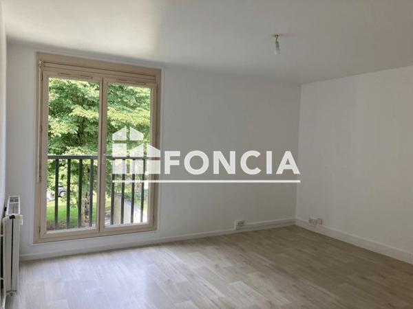 Location Appartement 3 pièces 64.86 m² - 28 AVENUE GENERAL DE GAULLE Avrille 49240