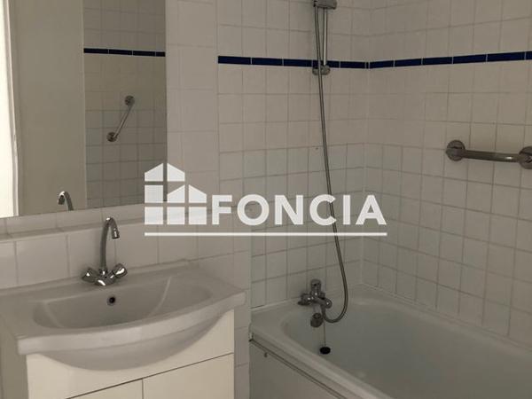 Location Appartement 3 pièces 64.86 m² - 28 AVENUE GENERAL DE GAULLE Avrille 49240