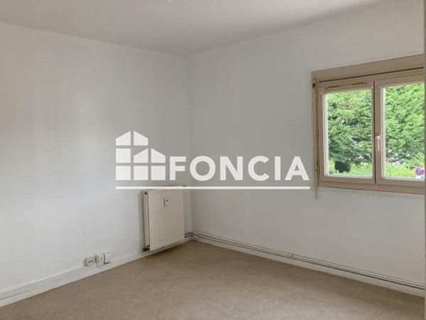 Location Appartement 3 pièces 64.86 m² - 28 AVENUE GENERAL DE GAULLE Avrille 49240