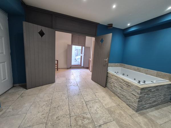 Eyragues (13630) EYRAGUES (13630) - APPARTEMENT 4 PIECES DANS LE VILLAGE