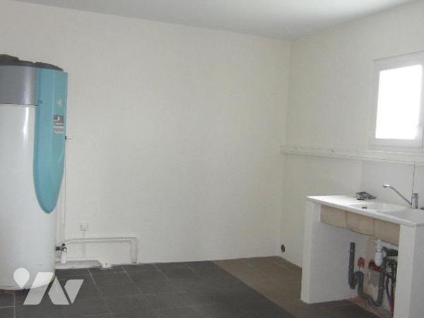 VILLA PLAIN-PIED avec JARDIN et GARAGE proches commodités