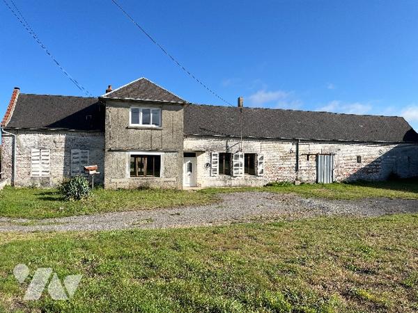 Ancien corps de ferme avec dépendances et terrain