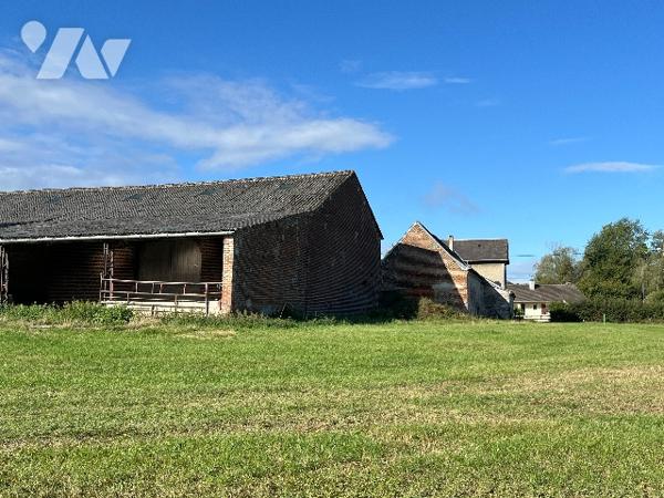 Ancien corps de ferme avec dépendances et terrain