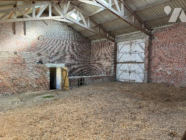 Ancien corps de ferme avec dépendances et terrain