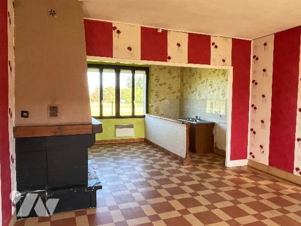 Ancien corps de ferme avec dépendances et terrain