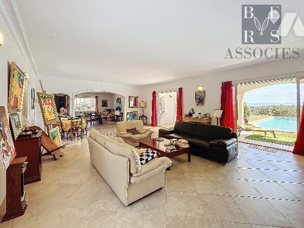 Maison d'Exception de 260 m² à Draguignan sur un 26 821 m² de terrain.