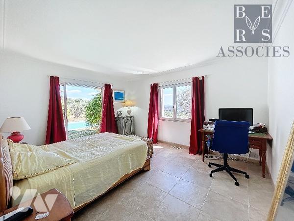 Maison d'Exception de 260 m² à Draguignan sur un 26 821 m² de terrain.