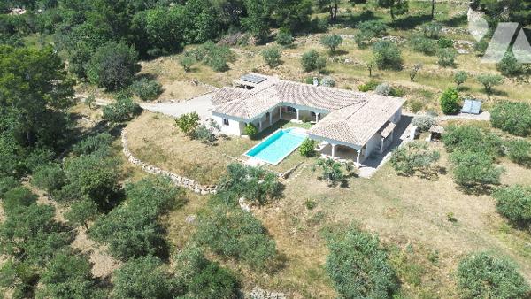 Maison d'Exception de 260 m² à Draguignan sur un 26 821 m² de terrain.