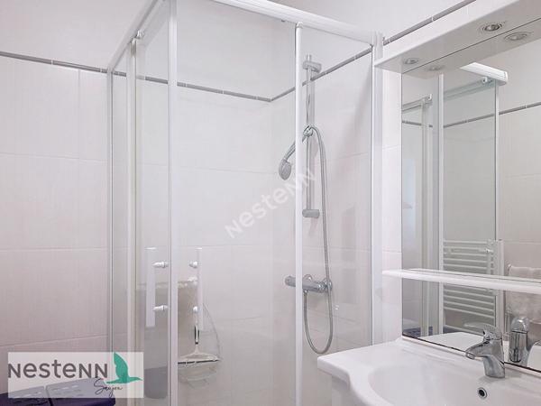 Immeuble de 4 studios parfaitement rénovés à vendre au centre de Saujon à quelques minutes des thermes.