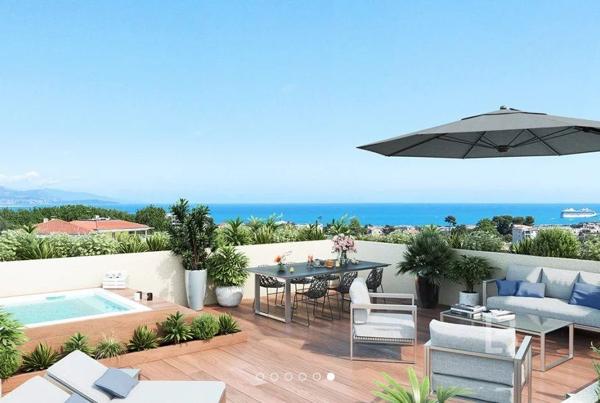 ROOF TOP VUE MER  4 pièces à Antibes à la vente
