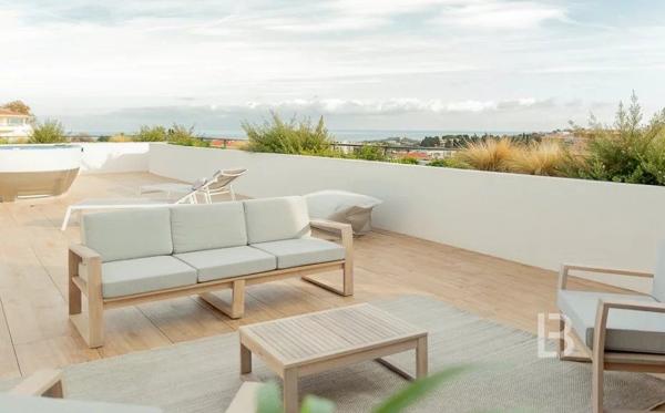 ROOF TOP VUE MER  4 pièces à Antibes à la vente