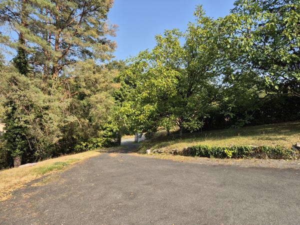 Lisle (24350) DORDOGNE - LISLE - TOCANE - Maison indépendante - 137 m² - quatre chambres - terrain arboré.