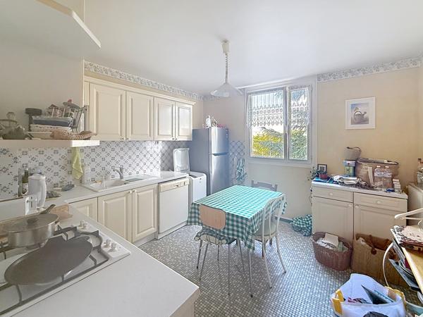 À vendre - Appartement, 6 pièces situé à Tours (37000)