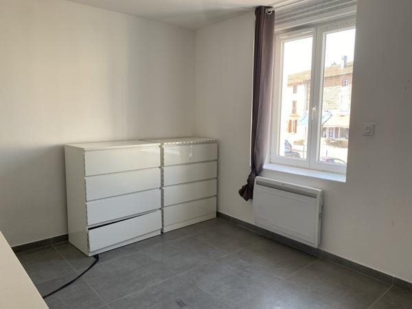 PRIAY (15 min AMBERIEU EN BUGEY) - Appartement T3 de 59 m² au 1er étage Priay (01160)