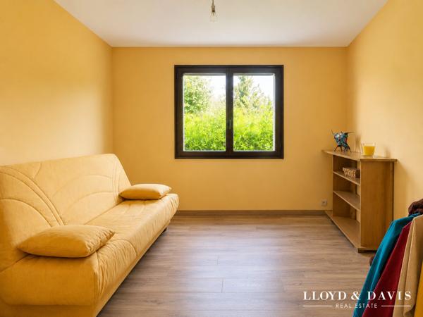 Maison familiale atypique avec DPE B, beaux volumes et jardin arboré