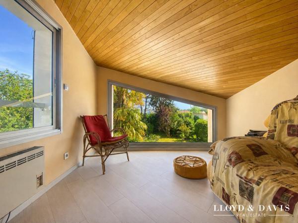 Maison familiale atypique avec DPE B, beaux volumes et jardin arboré