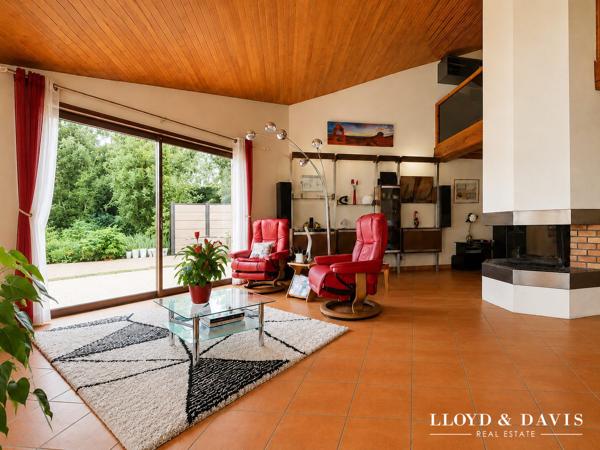 Maison familiale atypique avec DPE B, beaux volumes et jardin arboré