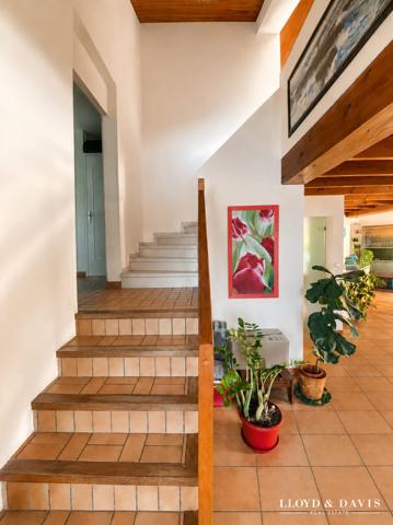 Maison familiale atypique avec DPE B, beaux volumes et jardin arboré