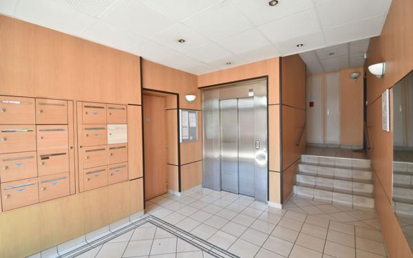 Appartement à vendre    2 pièces • 42,33 m2 Saint-Fons