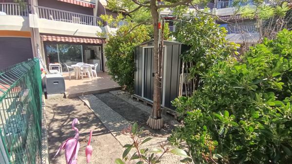 REZ DE JARDIN EXPOSE SUD AVEC GRANDE TERRASSE Le Grau-du-Roi (30240)