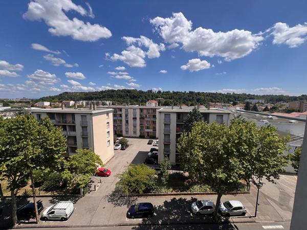 Valence Sud, le Baudelaire, Appartement T4 de 78m² avec loggia, cave et parking.