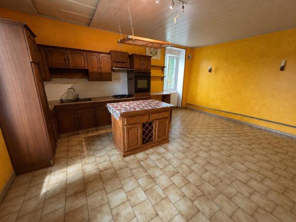 Maison à Carrouges, 61320 - 6 pièces 130m²