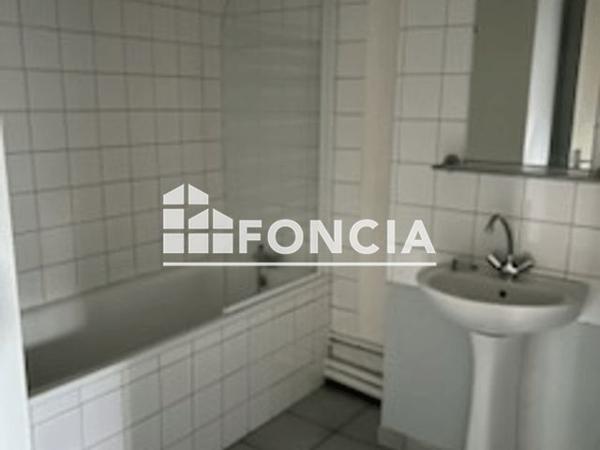 Location Appartement 3 pièces 63 m² - 3 H RUE DU PARC DES SPORTS DE LUDUGRIS Quimper 29000