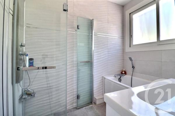 Maison à vendre  7 pièces - 197,82 m 2   ST AYGULF  - 83