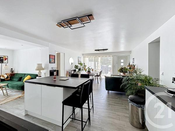 Maison à vendre  7 pièces - 197,82 m 2   ST AYGULF  - 83