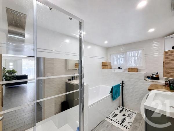 Maison à vendre  7 pièces - 197,82 m 2   ST AYGULF  - 83